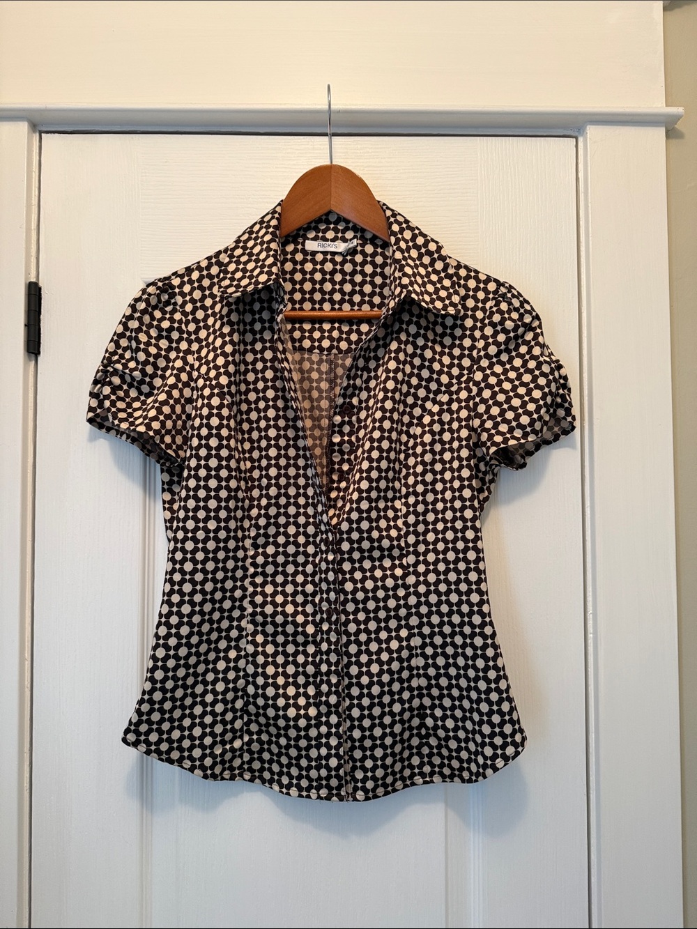 Fitted brown and cream Patterned Short-Sleeve Button-Up Top